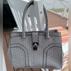 GUESS LOCK HANDBAG. LARGE EUC